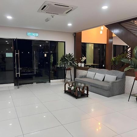 D Arc Hotel Кота-Кинабалу Экстерьер фото