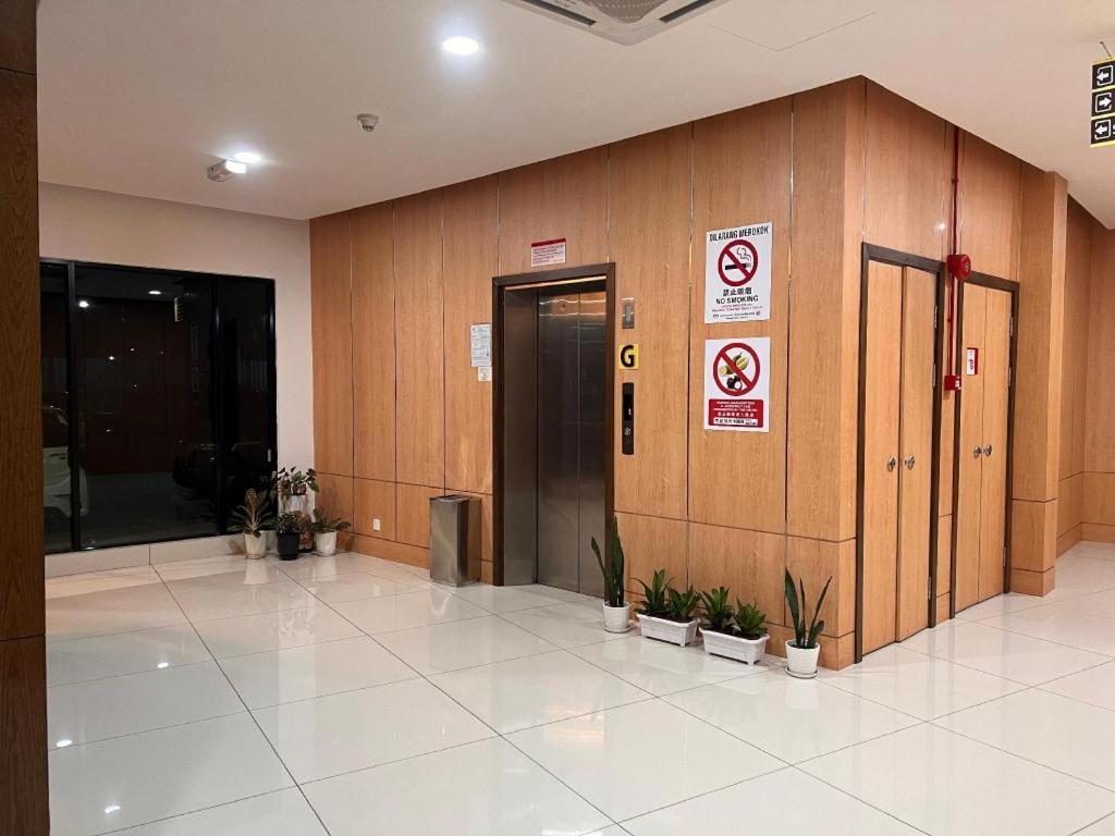 D Arc Hotel Кота-Кинабалу Экстерьер фото