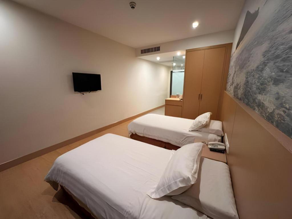 D Arc Hotel Кота-Кинабалу Экстерьер фото