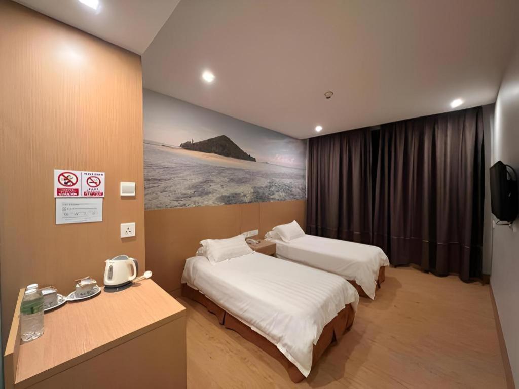 D Arc Hotel Кота-Кинабалу Экстерьер фото